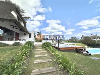 https://www.gallito.com.uy/alquiler-casa-de-5-dormitorios-playa-mansa-inmuebles-27615525