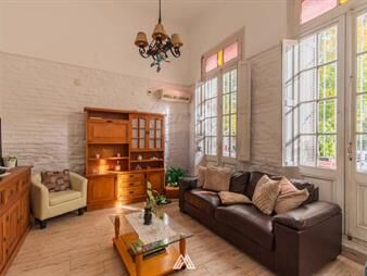 https://www.gallito.com.uy/venta-casa-2-3-dormitorios-en-la-comercial-inmuebles-27351716