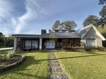https://web5.gallito.com.uy/venta-casa-punta-del-este-4-dormitorios-en-barrio-inmuebles-27897010