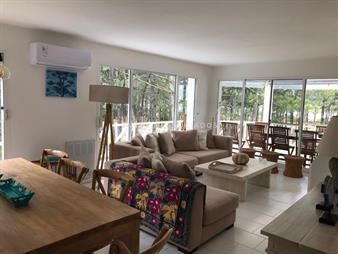https://web5.gallito.com.uy/apartamento-en-venta-de-2-dormitorios-y-en-brava-inmuebles-22462689