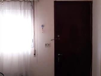 https://web5.gallito.com.uy/ph-en-venta-2-dormitorios-1-baño-y-cochera-la-inmuebles-27195855