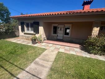 https://web5.gallito.com.uy/-en-exclusiva-hermoso-chalet-super-solido-servici-inmuebles-28027183