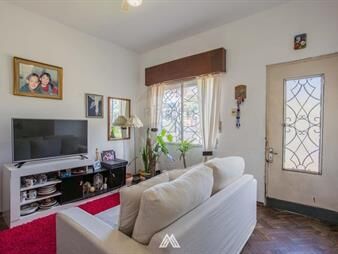 https://web5.gallito.com.uy/venta-de-casa-con-gran-terreno-y-dos-unidades-mas-inmuebles-27907337
