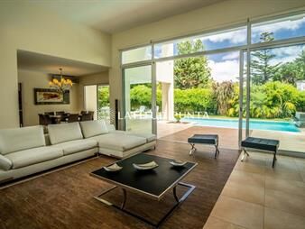 https://web5.gallito.com.uy/casa-en-barrio-privado-en-mansa-4-dormitorios-inmuebles-28031584