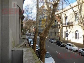 https://web5.gallito.com.uy/se-vende-con-renta-excelente-apartamento-al-frente-con-bal-inmuebles-28031654