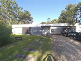 https://web5.gallito.com.uy/casa-moderna-en-la-barra-inmuebles-28031831