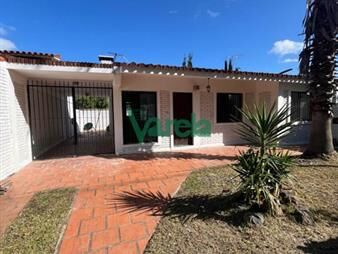 https://web5.gallito.com.uy/venta-casa-en-salinas-chalã©-de-tejas-3-dorm-y-inmuebles-28031985