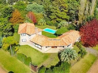 https://www.gallito.com.uy/se-vende-casa-5-dormitorios-con-piscina-en-del-inmuebles-27740070