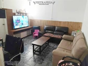 https://web5.gallito.com.uy/venta-de-2-aptos-con-renta-2-dormitorios-1-y-inmuebles-23238251