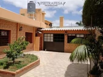 https://web5.gallito.com.uy/casa-en-venta-4-dormitorios-3-baã±os-patio-y-inmuebles-25108741
