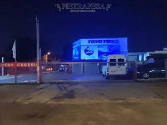 https://web5.gallito.com.uy/gran-local-comercial-en-venta-con-renta-camino-inmuebles-20331745