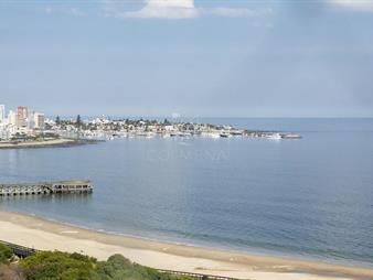 https://www.gallito.com.uy/departamento-de-3-dormitorios-en-venta-frente-a-inmuebles-28035912