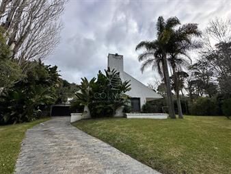 https://web5.gallito.com.uy/en-venta-casa-en-barrio-golf-punta-del-este-de-6-inmuebles-28035913