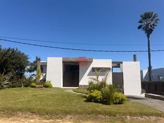 https://web5.gallito.com.uy/casa-en-punta-del-este-la-barra-inmuebles-28036585