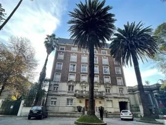 https://web5.gallito.com.uy/hermoso-apartamento-de-epoca-de-3-dormitorios-con-inmuebles-28036588
