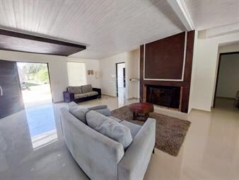 https://web5.gallito.com.uy/casa-en-barrio-privado-en-lussich-inmuebles-22909951