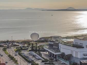 https://web5.gallito.com.uy/piso-alto-con-vistas-panoramicas-de-playa-mansa-inmuebles-26096883