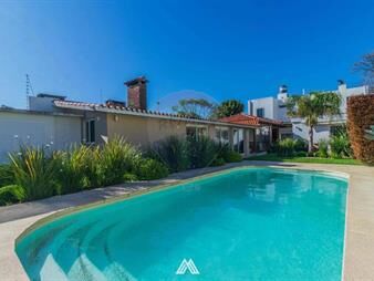 https://www.gallito.com.uy/venta-casa-la-blanqueada-4-dorm-piscina-gge-apto-inmuebles-28039192