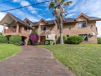 https://web5.gallito.com.uy/venta-casa-de-7-dormitorios-playa-mansa-punta-inmuebles-23066224
