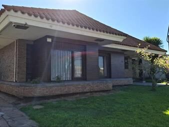 https://www.gallito.com.uy/venta-de-casa-en-la-paz-inmuebles-28048371