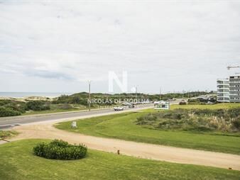https://web5.gallito.com.uy/apartamento-de-4-dormitorios-en-brava-punta-del-inmuebles-28055354