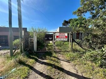 https://web5.gallito.com.uy/venta-de-casa-y-2-monoambientes-en-el-pinar-amplio-terren-inmuebles-27896462