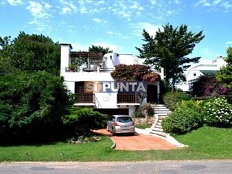https://web5.gallito.com.uy/casa-en-rincã³n-del-indio-6-dormitorios-con-y-inmuebles-27610399