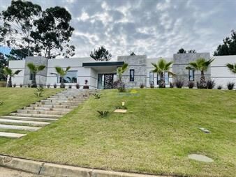 https://web5.gallito.com.uy/hermosa-casa-en-acres-de-solanas-inmuebles-27740135