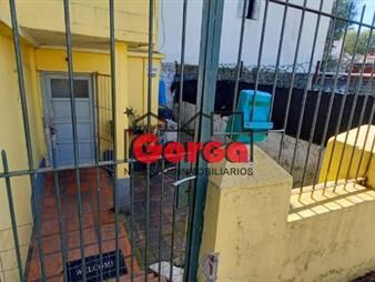 https://www.gallito.com.uy/casa-con-jardã­n-en-l-2-dormitorios-living-y-inmuebles-28064078