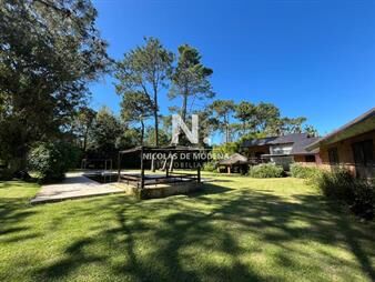 https://web5.gallito.com.uy/venta-de-espectacular-casa-en-barrio-golf-inmuebles-28064318