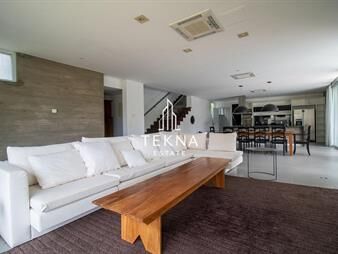https://web5.gallito.com.uy/venta-de-casa-de-categoria-en-boulevard-park-del-inmuebles-28066960