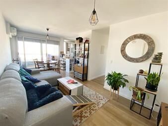 https://web5.gallito.com.uy/venta-apartamento-de-2-dormitorios-con-balcon-y-garaje-edif-inmuebles-28070623