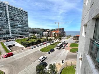 https://web5.gallito.com.uy/alquiler-apartamento-de-3-dormitorios-servicio-y-garaje-c-inmuebles-27999198