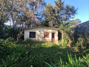 https://www.gallito.com.uy/venta-de-casa-a-reciclar-en-playa-fomento-a-media-cuadra-de-inmuebles-28076496
