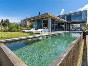 https://web5.gallito.com.uy/casa-en-tio-tom-4-dormitorios-ref-pbi1065-inmuebles-23063021