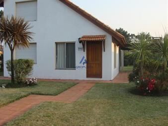https://web5.gallito.com.uy/casa-en-tio-tom-a-1-cuadra-y-media-de-la-playa-inmuebles-28076799