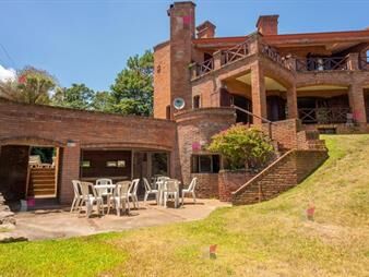 https://web5.gallito.com.uy/venta-casa-5-dormitorios-punta-ballena-piscina-al-inmuebles-27050231