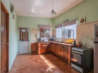 https://www.gallito.com.uy/venta-dos-casas-y-un-apartamento-progreso-5-dorm-inmuebles-28010886