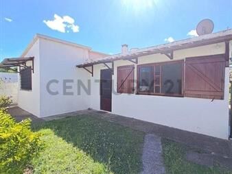 https://web5.gallito.com.uy/excelente-casa-al-fondo2-dparrilleroestufa-a-leñajard-inmuebles-26458359