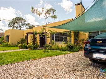 https://web5.gallito.com.uy/en-venta-casa-4-dormitorios-con-piscina-rincon-inmuebles-27382541