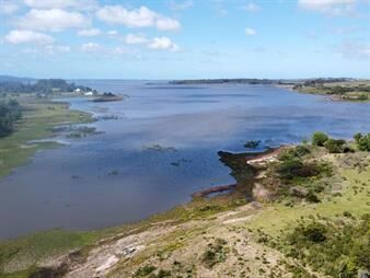 https://web5.gallito.com.uy/venta-campo-17-ha-sobre-la-laguna-del-sauce-punta-del-este-inmuebles-28047440