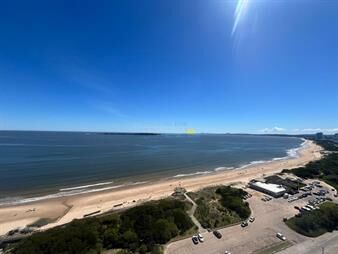 https://web5.gallito.com.uy/apartamento-en-venta-de-4-dormitorios-en-torre-inmuebles-28077240