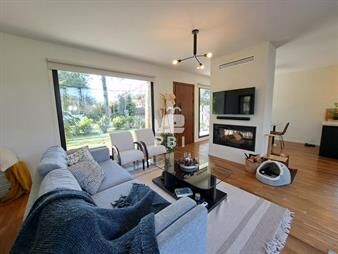 https://web5.gallito.com.uy/casa-de-2-dormitorios-en-venta-en-punta-del-este-inmuebles-28039295