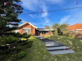 https://www.gallito.com.uy/venta-casa-4-dormitorios-playa-mansa-inmuebles-27356145