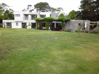 https://web5.gallito.com.uy/casa-de-4-dormitorios-en-venta-en-beverly-hills-inmuebles-27739815