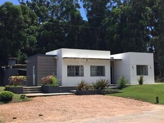 https://web5.gallito.com.uy/casa-en-punta-ballena-solanas-inmuebles-28086454