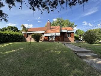 https://web5.gallito.com.uy/solida-casa-de-3-dormitorios-con-piscina-en-zona-residencia-inmuebles-28086500