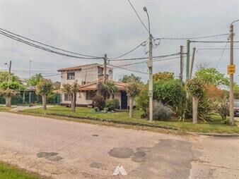 https://web5.gallito.com.uy/venta-casa-5-dormitorios-costa-azul-canelones-inmuebles-28093828