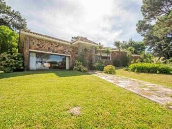 https://web5.gallito.com.uy/venta-exclusiva-casa-playa-mansa-punta-del-este-inmuebles-27896357