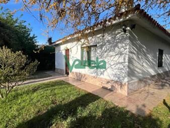 https://web5.gallito.com.uy/venta-de-casa-en-neptunia-sur-chalã©-de-tejas-3-inmuebles-28101737